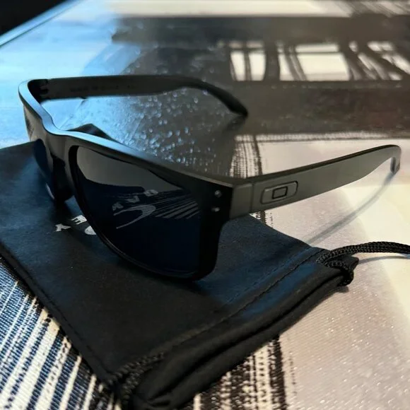 OO9102 Oakley Holbrook Black Matte Frame - Picture 3 of 10